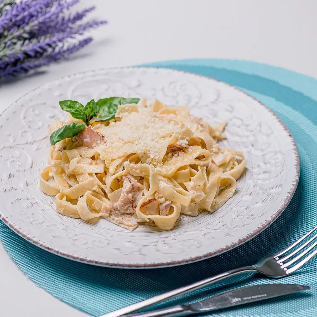 Fettuccine Carbonara, Cream Style