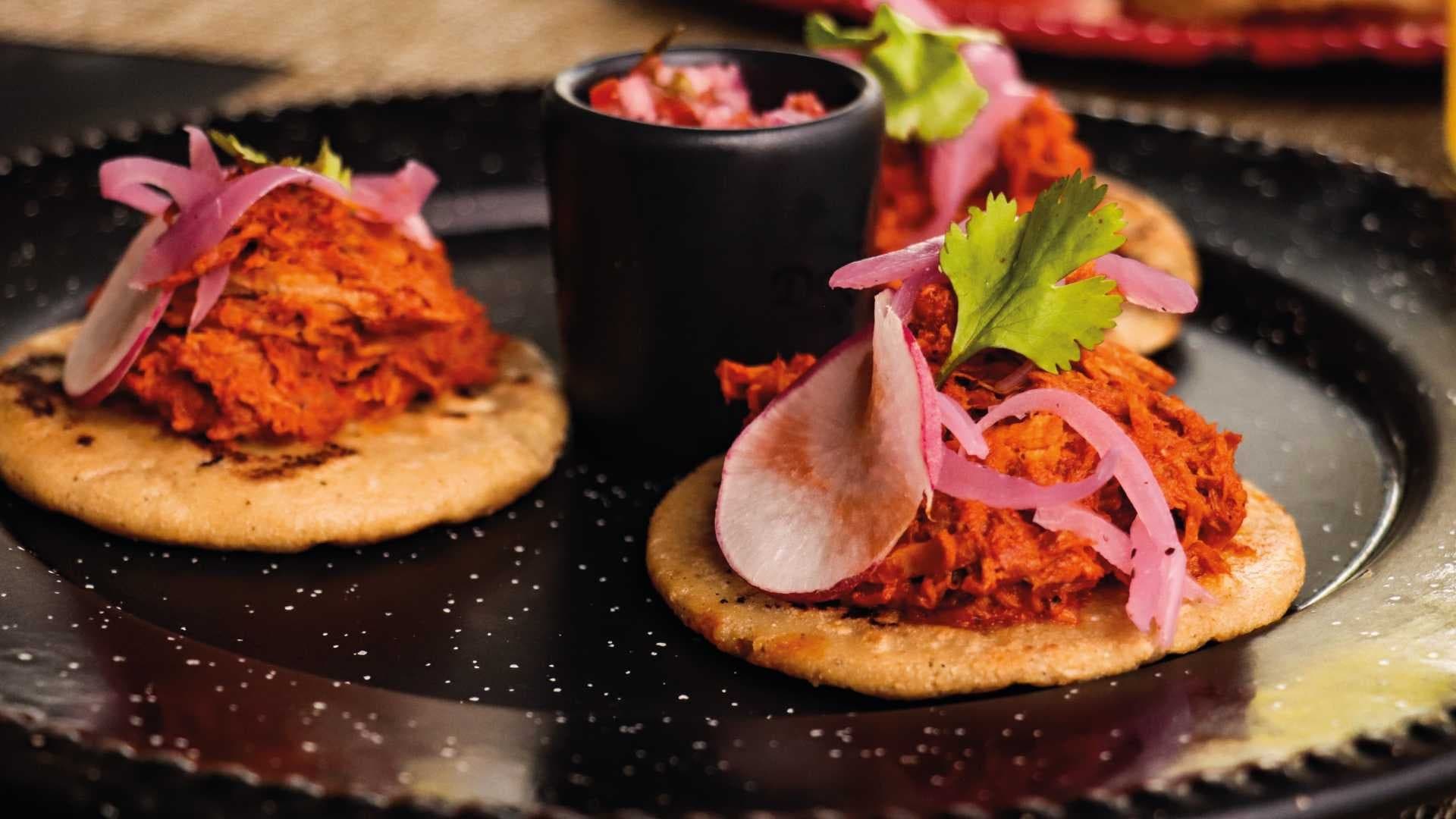 Panuchos de Cochinita