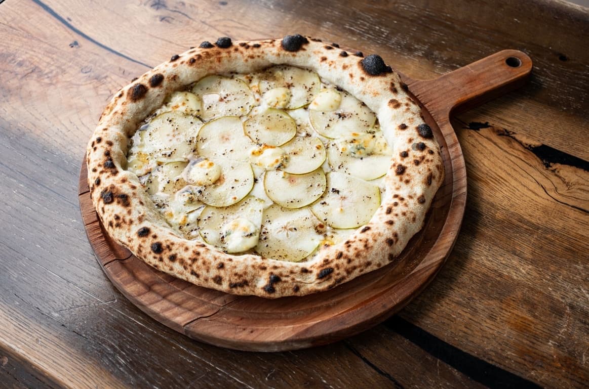 Pizza with Pear and Gorgonzola